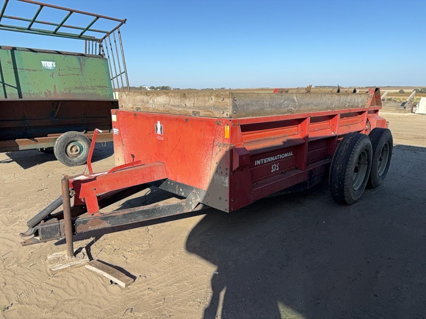 International Harvester 575 Equipment Image0