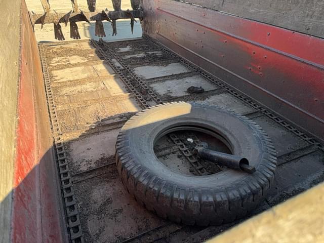 Image of International Harvester 575 equipment image 4