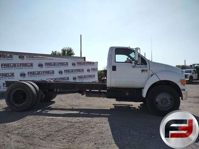 Image of Ford F-750 equipment image 3