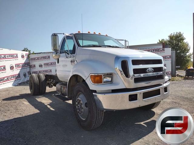Image of Ford F-750 equipment image 2