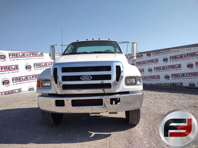 Image of Ford F-750 equipment image 1