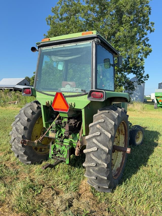 Image of John Deere 4230 equipment image 4