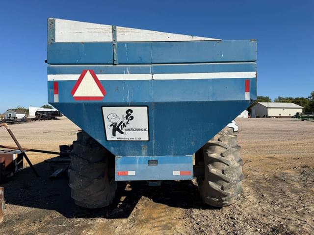 Image of Kinze 400 equipment image 4