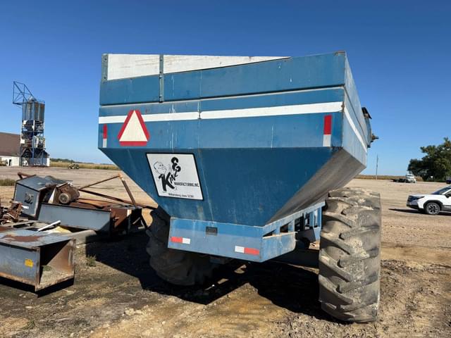 Image of Kinze 400 equipment image 3