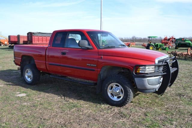 Image of Dodge Ram 2500 equipment image 3