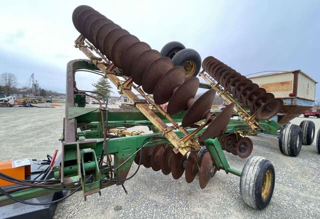 Image of John Deere 220 equipment image 2