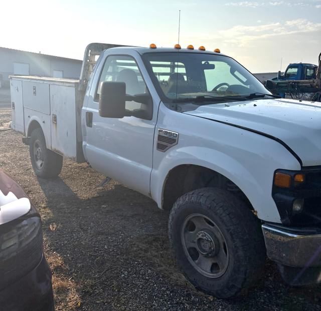Image of Ford F-350 equipment image 2