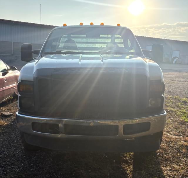 Image of Ford F-350 equipment image 3