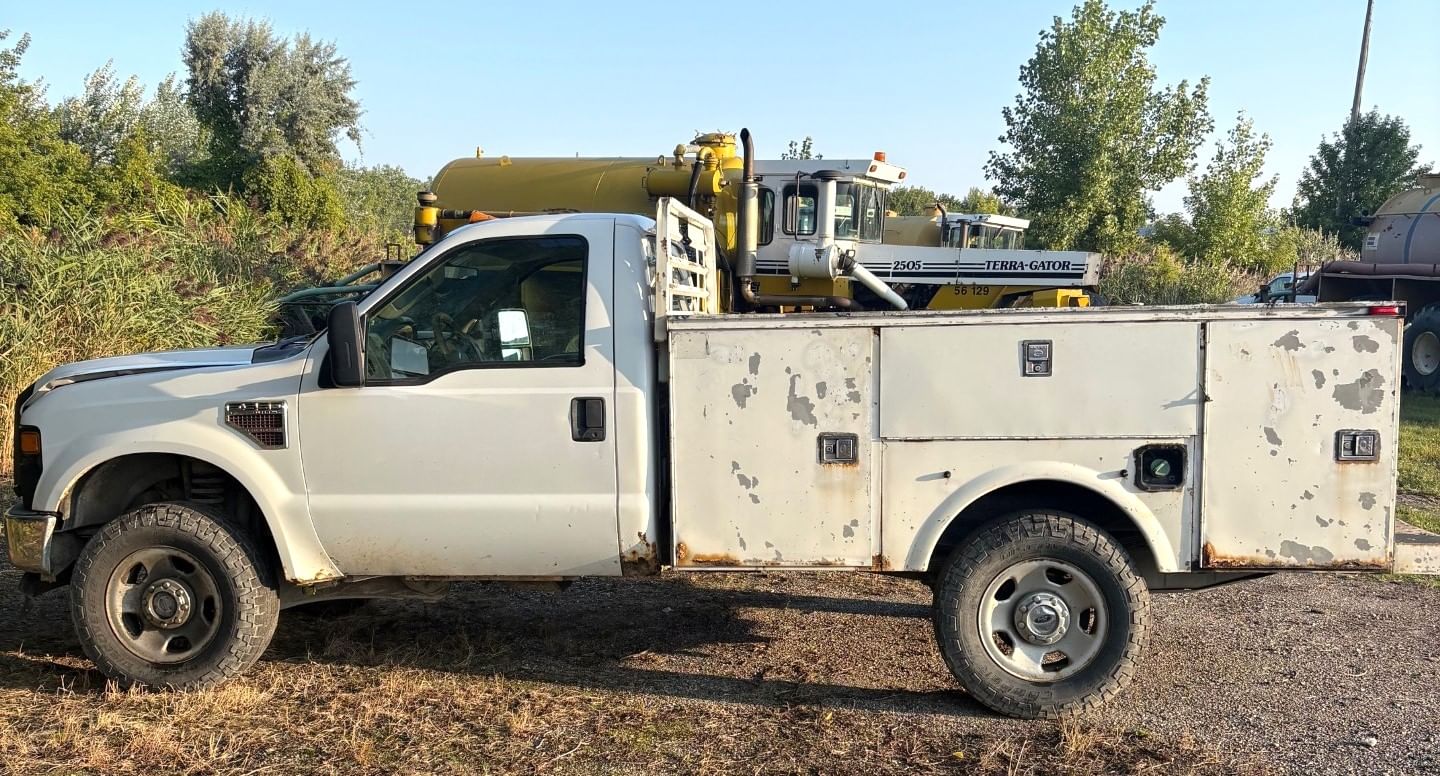 2008 Ford F-350 Equipment Image0