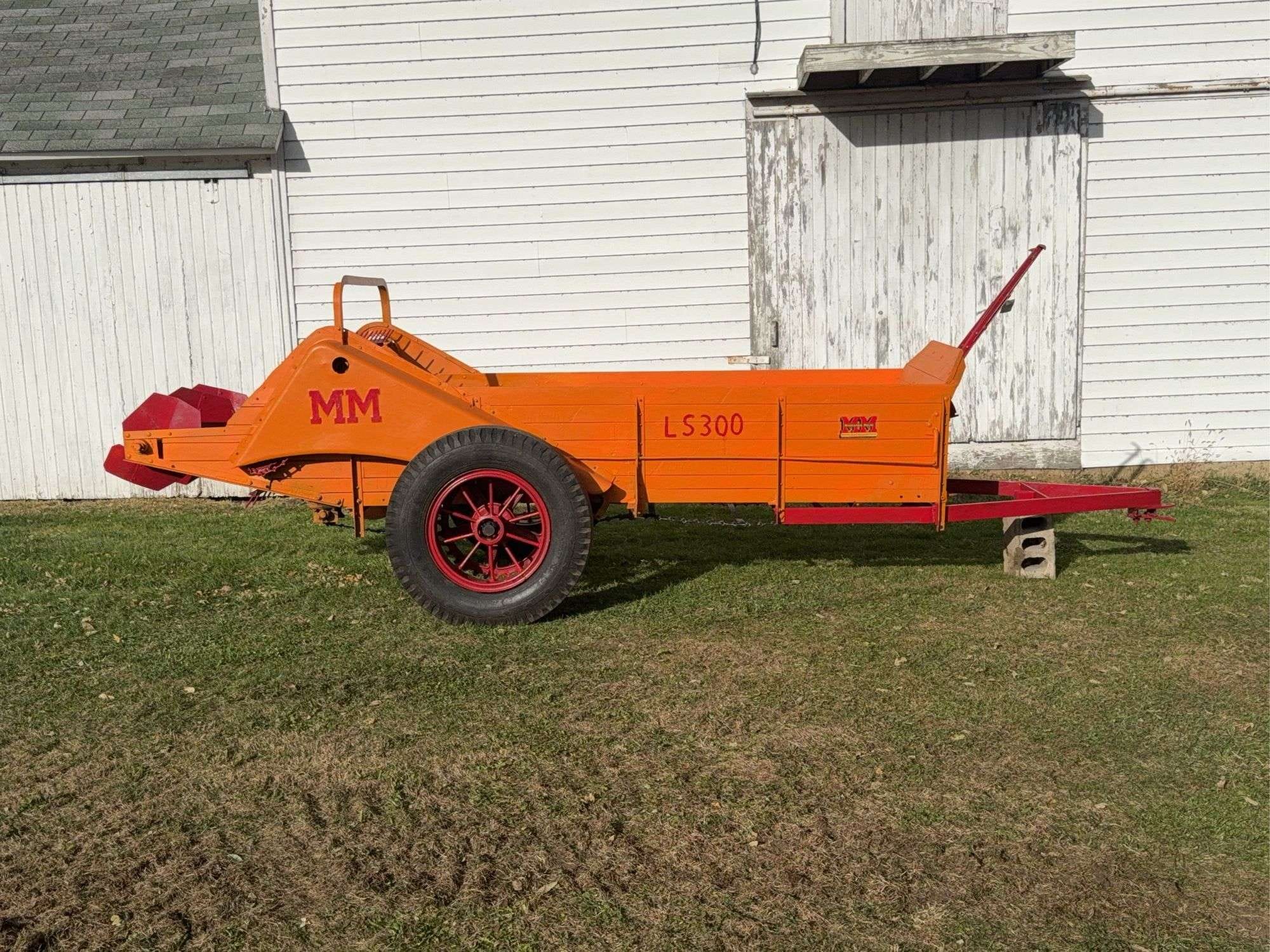 Minneapolis-Moline LS 300 Equipment Image0