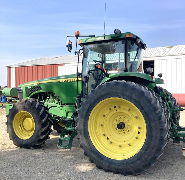 Image of John Deere 8320 equipment image 4