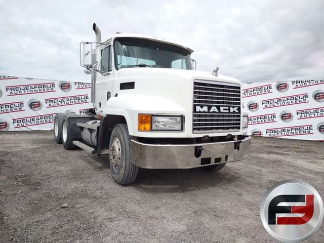 Image of Mack CH613 equipment image 2