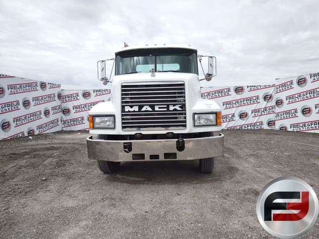 Image of Mack CH613 equipment image 1