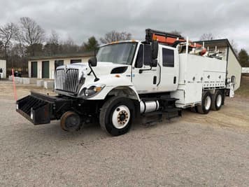 Main image International 7400