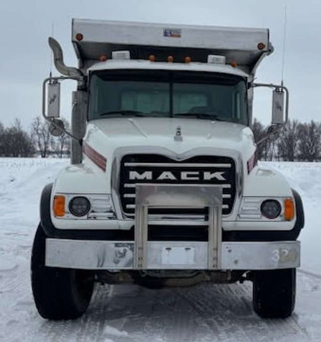 Image of Mack CV700 equipment image 2