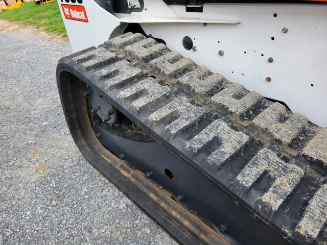Image of Bobcat T300 equipment image 4