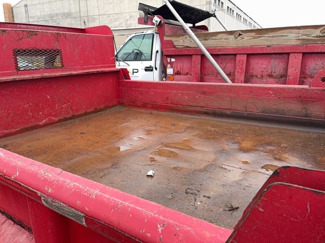 Image of Ford F-350 equipment image 4