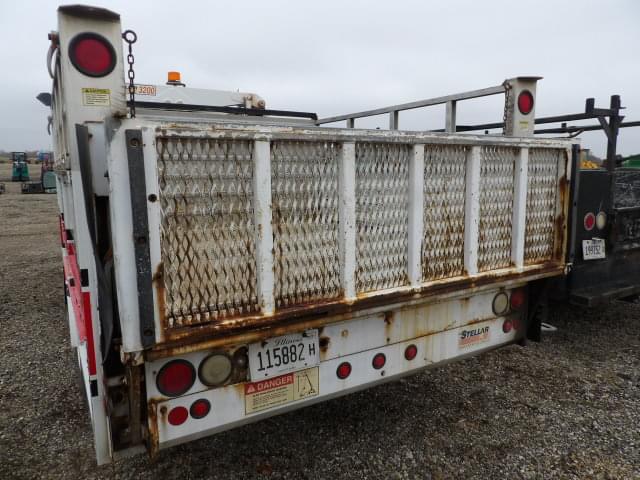 Image of Ford F-550 equipment image 4