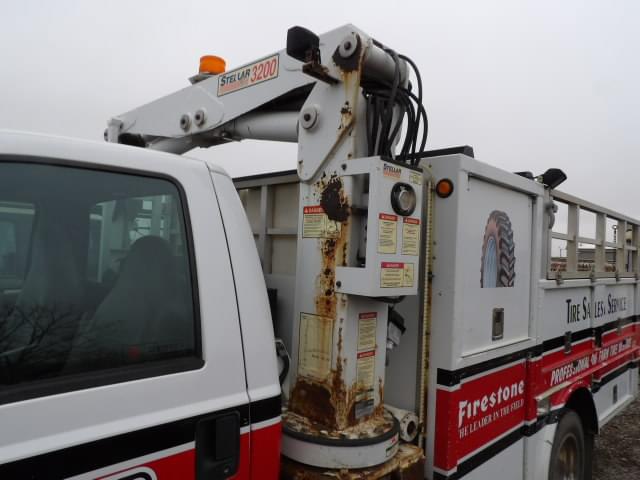 Image of Ford F-550 equipment image 3