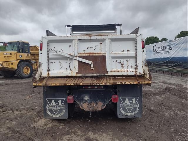 Image of Peterbilt 330 equipment image 3