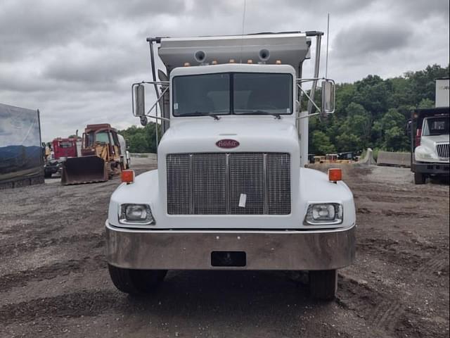 Image of Peterbilt 330 equipment image 1