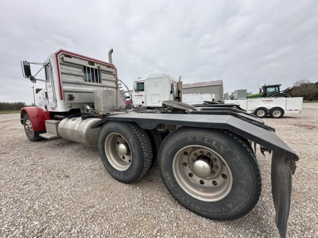 Image of Peterbilt 378 equipment image 4