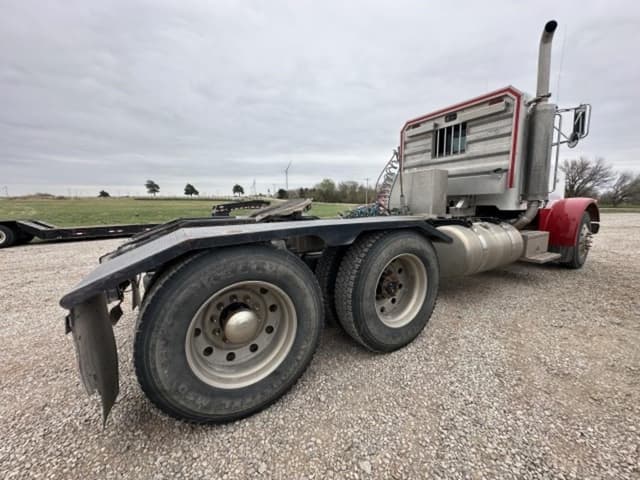 Image of Peterbilt 378 equipment image 2