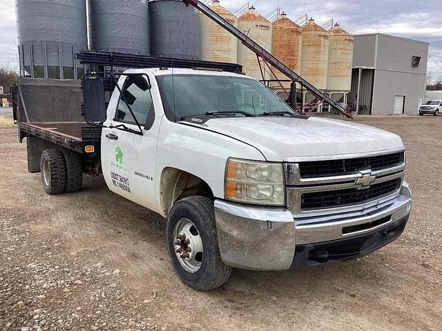 Image of Chevrolet 3500 equipment image 2