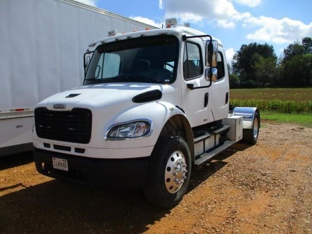 Main image Freightliner Business Class M2