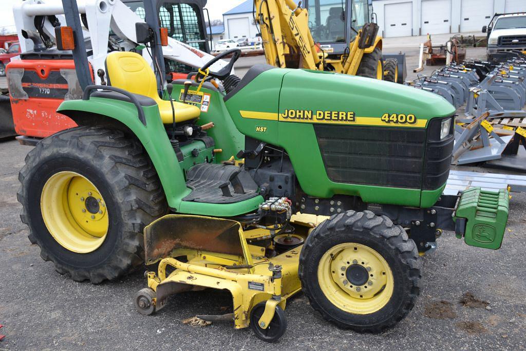 Tractor Zoom - John Deere 4400