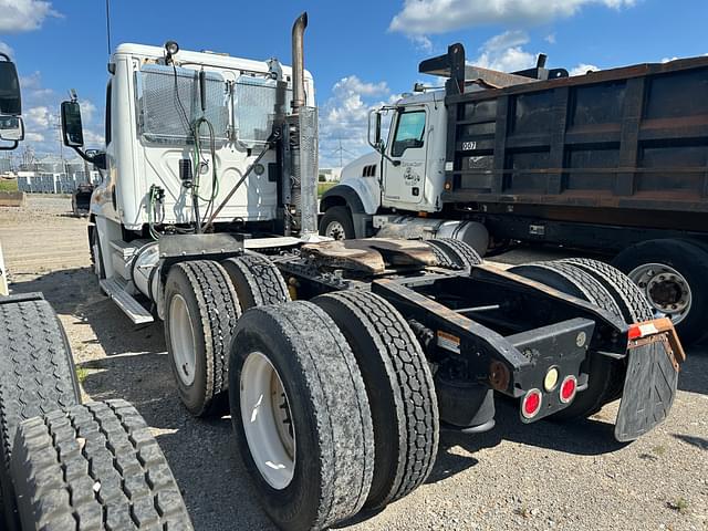 Image of Freightliner Cascadia equipment image 3