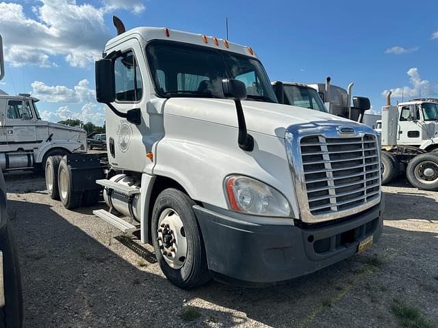 Image of Freightliner Cascadia equipment image 1