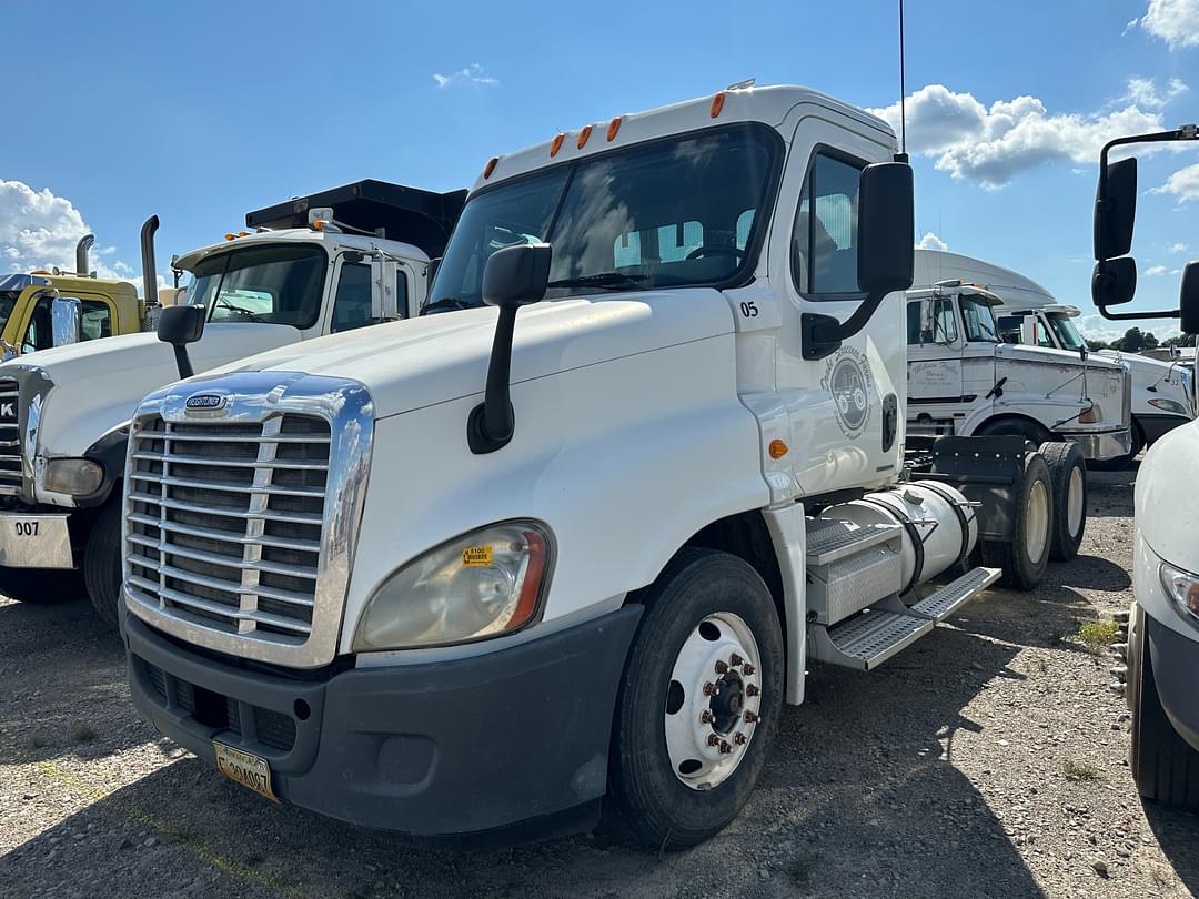 Image of Freightliner Cascadia Primary image