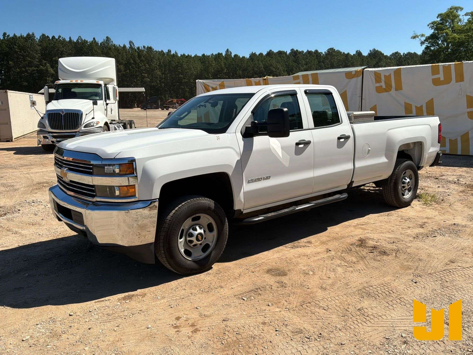 2018 Chevrolet 2500HD Equipment Image0