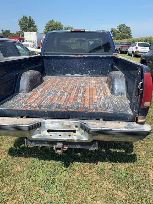 Image of Chevrolet 2500 equipment image 3