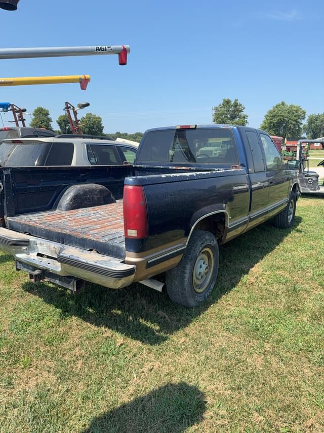 Image of Chevrolet 2500 equipment image 2