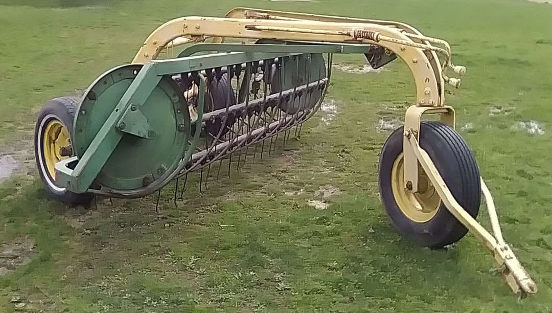 Image of John Deere 640 Image 0