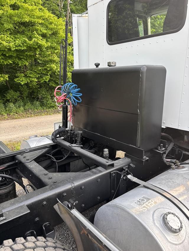 Image of Kenworth T600 equipment image 4