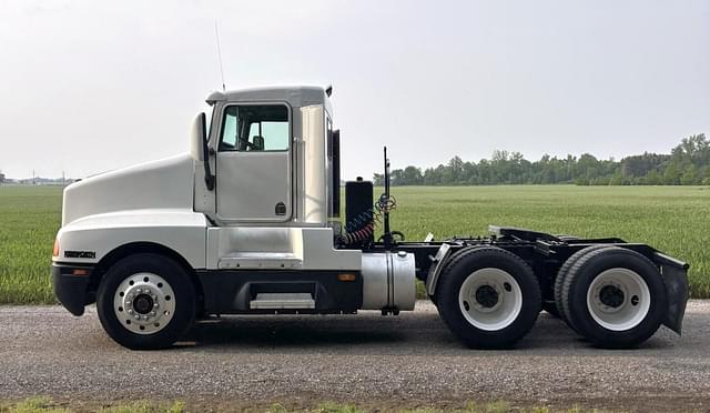 Image of Kenworth T600 equipment image 2