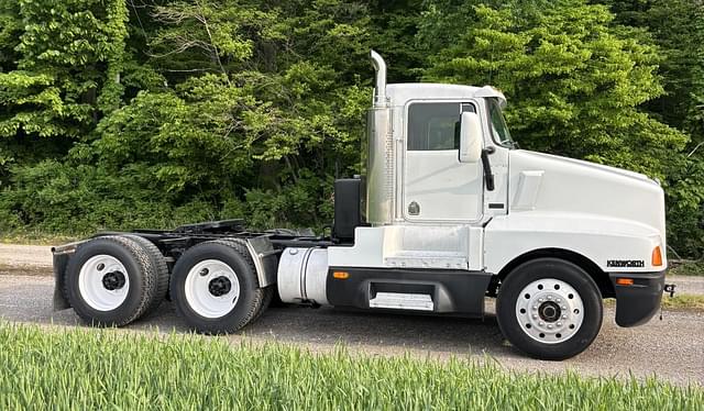 Image of Kenworth T600 equipment image 1