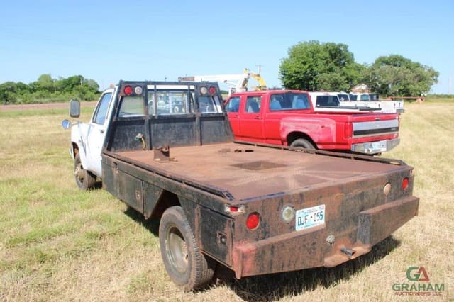 Image of Chevrolet 30 equipment image 3