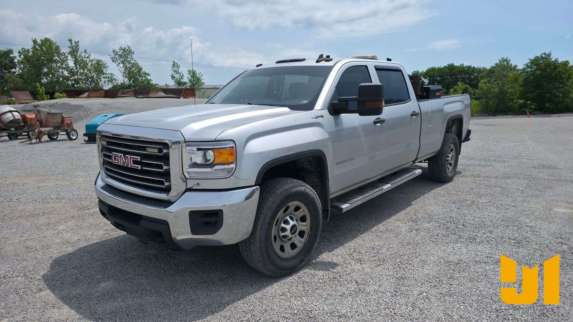 2018 GMC 2500HD Equipment Image0