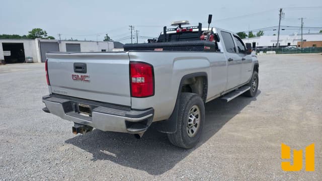 Image of GMC 2500HD equipment image 4