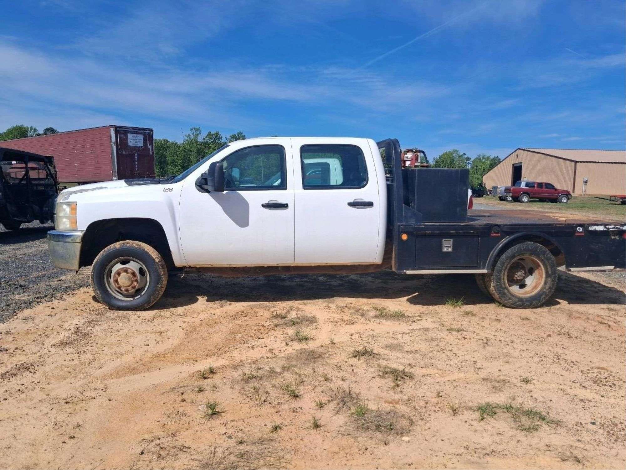 2011 Chevrolet 3500 Equipment Image0