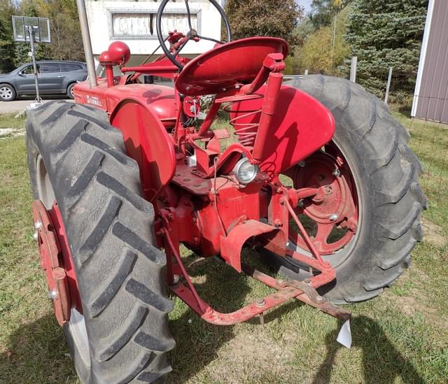 Image of Farmall H equipment image 2