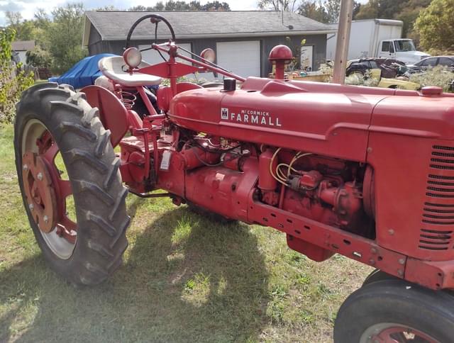 Image of Farmall H equipment image 1