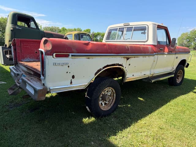 Image of Ford F-250 equipment image 2