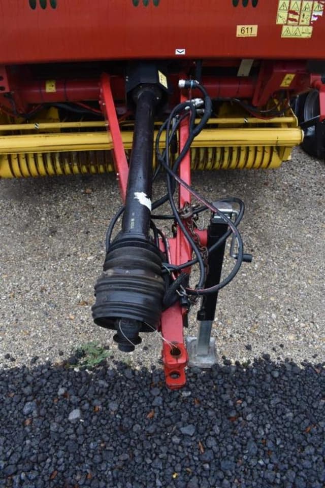 Image of New Holland RB560 equipment image 2