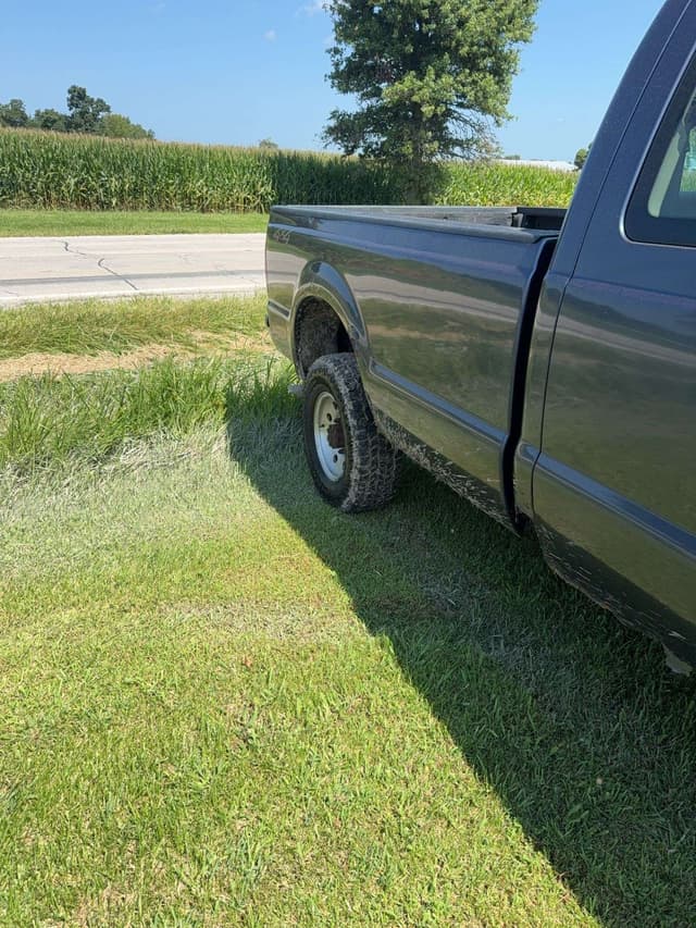 Image of Ford F-250 equipment image 3