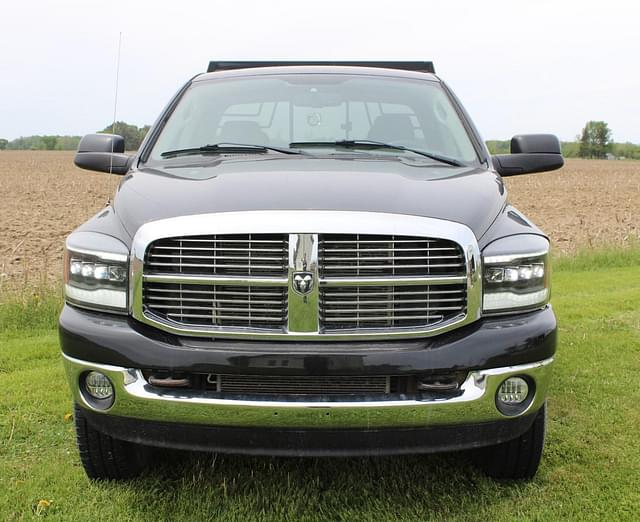 Image of Dodge Ram 3500 equipment image 2